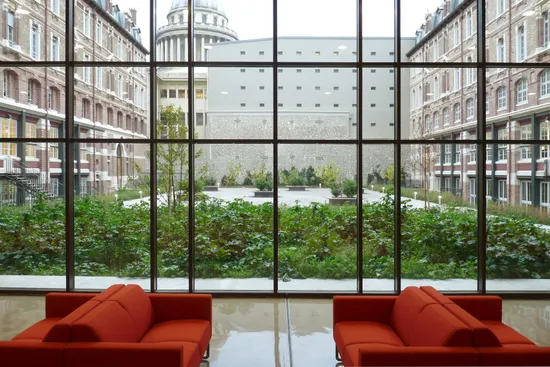 BIBLIOTHÈQUE UNIVERSITAIRE ET CENTRE DE RECHERCHE À PARIS (75)