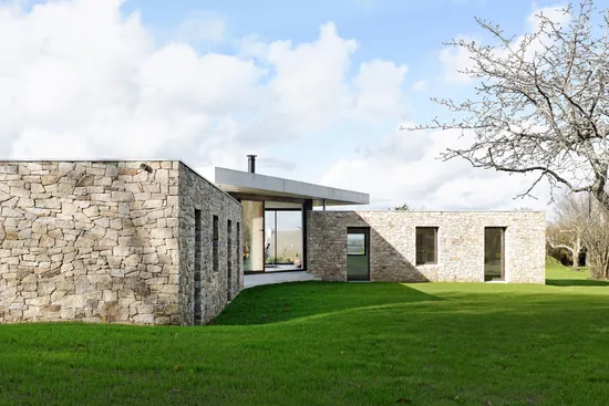 MAISON INDIVIDUELLE ET HANGAR A BATEAU A SARZEAU (56)